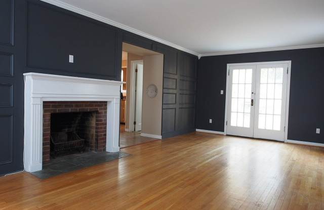 352 N Village Avenue Gallery 3