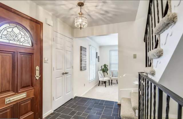 6701 Surreywood Lane Gallery 4
