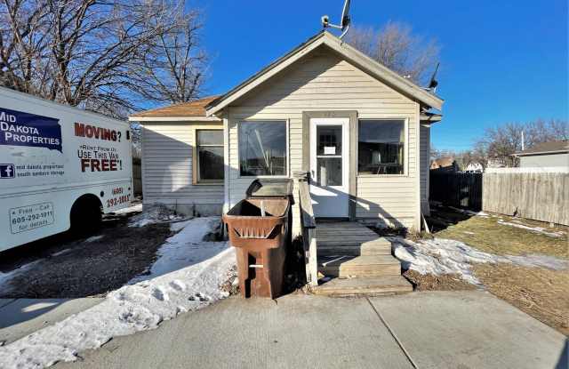 415 N Sanborn- 3 bedroom house - 415 North Sanborn Boulevard, Mitchell, SD 57301