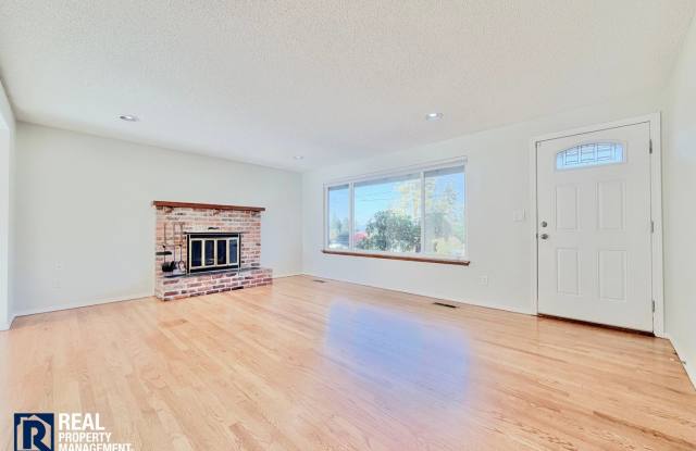 Charming Federal Way Home with Sound Views, Bonus Room & Fenced Yard Gallery 4