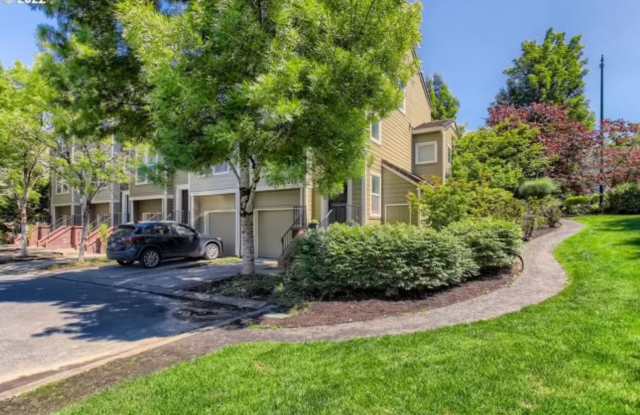 3 Bedroom Forest Heights Condo! Water  Sewer Included! - 2606 Northwest Kennedy Court, Portland, OR 97229