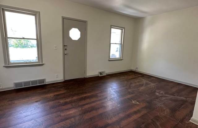 TREMONT AREA 4 BEDROOM 2 BATH Gallery 3