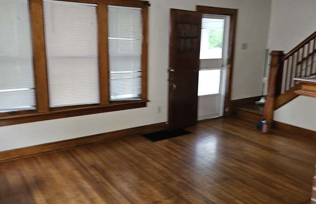 574 Townsend Ave Gallery 2