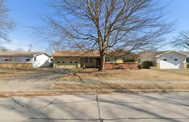 2828 S Stewart Ave, Springfield, Mo photos photos