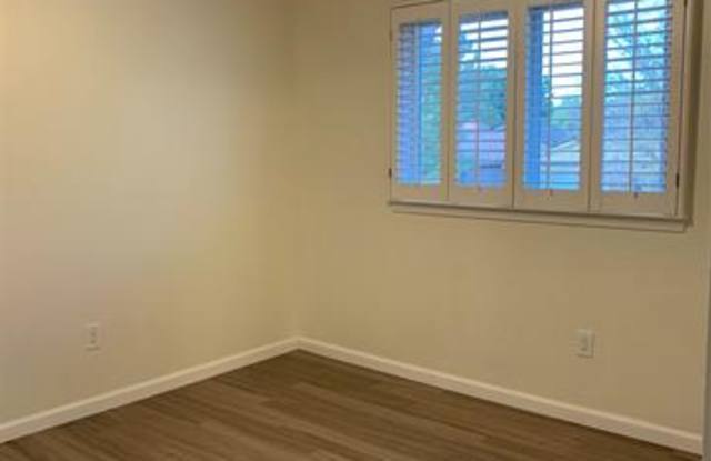 2211 Montclair Drive Gallery 2