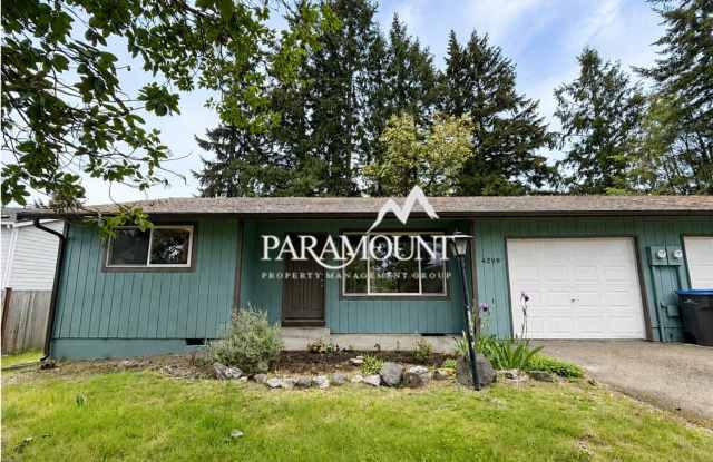Charming 2-Bedroom Duplex with Garage! photos photos