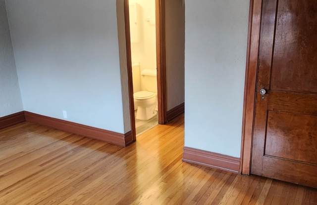 2725 Ridgeland Ave photos photos