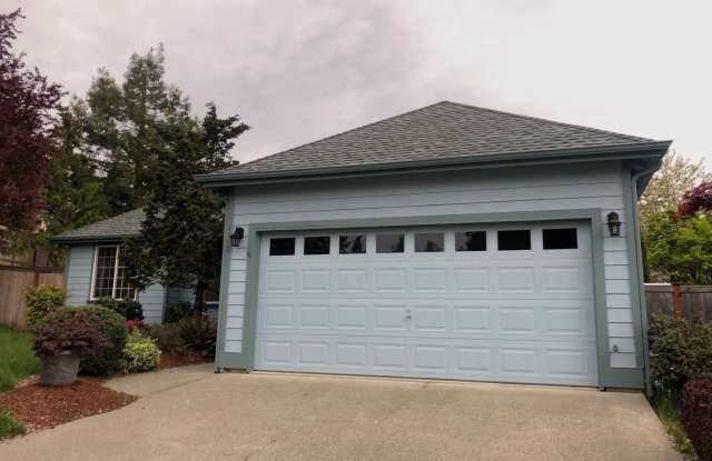 1968 NE Lind Court Gallery 2