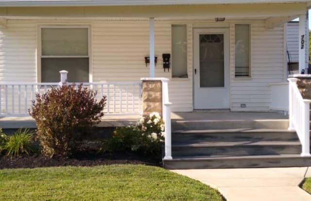 702 W Park Ave Upstairs - 702 West Park Avenue, Niles, OH 44446
