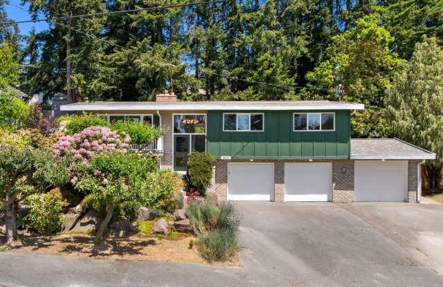 Spacious Edmonds Retreat with Expansive Entertaining Deck photos photos