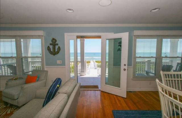 ENDLESS ELEGANCE AT THIS OFF-SEASON FURNISHED RENTAL Gallery 1