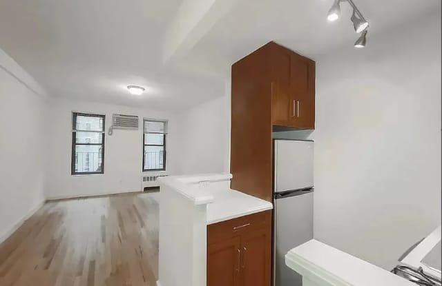 236 E 74th St photos photos