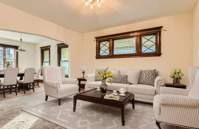 Huge updated 6 Bedroom 2 Bathroom House with Garage for June 2026 photos photos