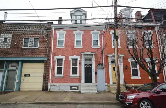 5 bed, 2 Bath, Southside Flats - 2321 Sarah Street, Pittsburgh, PA 15203