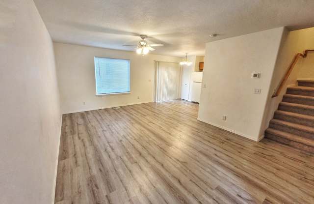 Beautiful 3 bed 1.5 bath Townhome with garage in Nampa! Gallery 3