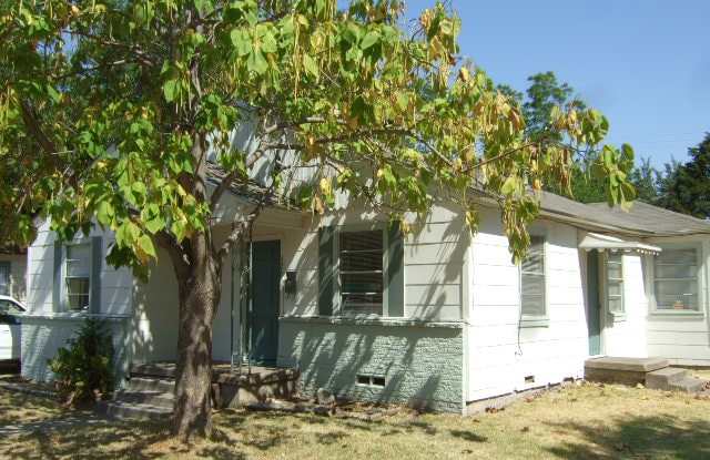 526 Loraine-House - 526 Loraine Circle, Greenville, TX 75401