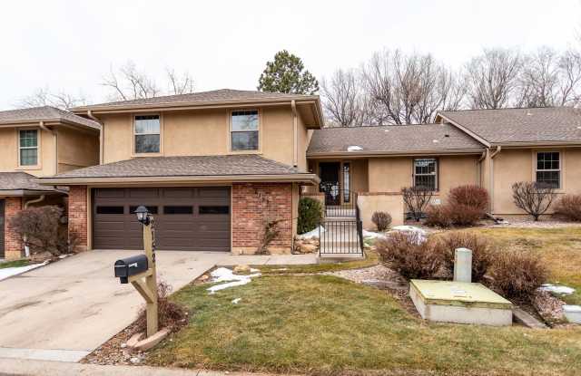 Spacious Bright Broadmoor Townhome with Covered Deck! photos photos Spacious Bright Broadmoor Townhome with Covered Deck! photos photos