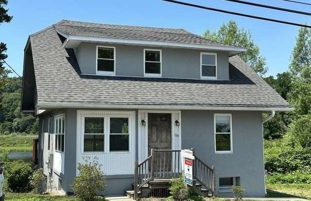 135 Middlesex Avenue Gallery 2