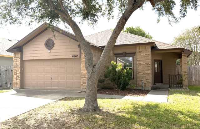 FOUR BEDROOM TWO BATH ON THE SOUTH SIDE! Gallery 1