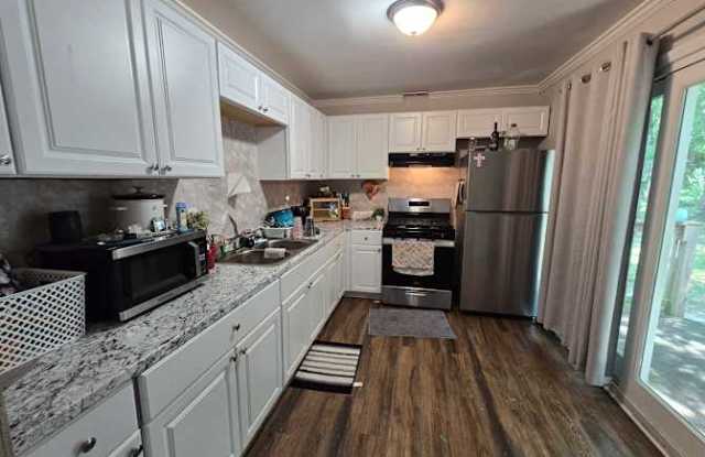 4736 Cinderella Rd ( Room 1 ) Gallery 2