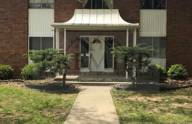 8036 Campbell St, Kansas City, MO 64131 -2 bedroom / 1 bath apartment in a 4 plex building - $845 + $25 water fee -Ready NOW photos photos
