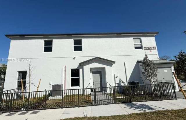 12420 SW 248th St photos photos