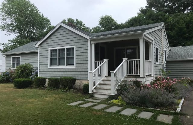 8 Ives Place - 8 Ives Place, Guilford Center, CT 06437
