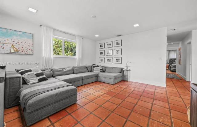 8750 SW 125th Ter photos photos