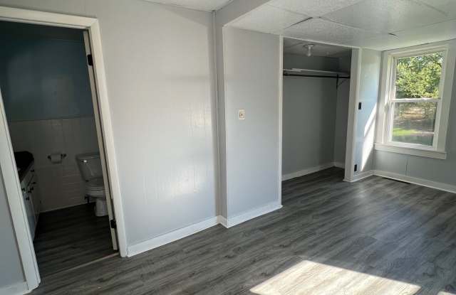 221 South Wood Street - 1 Gallery 4