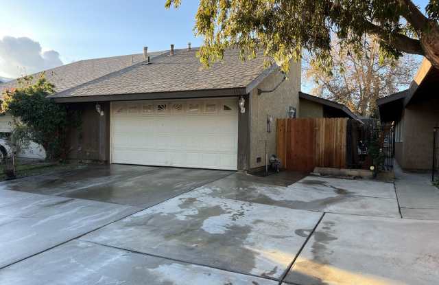 3 BR 2 BA in Lake Elsinore $2395/month photos photos