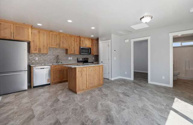 Remodeled 1 bed, 1 bath unit with City services included in rent Gallery 3