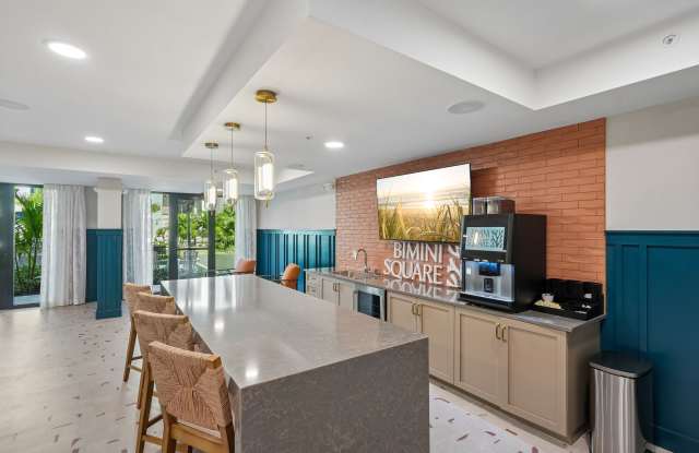 Bimini Square Gallery 4