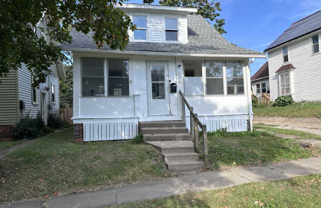 240 11th St - 240 11th Street, Marion, IA 52302