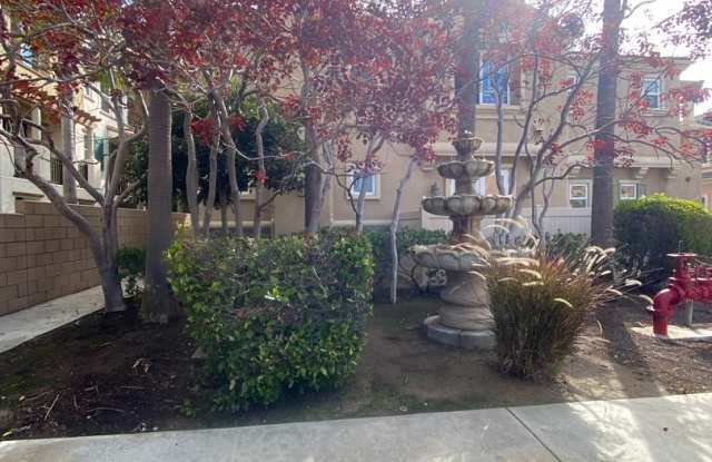 3 Bedroom and 2 and Half Bathroom End Unit Condo with Air Conditioning Gallery 3