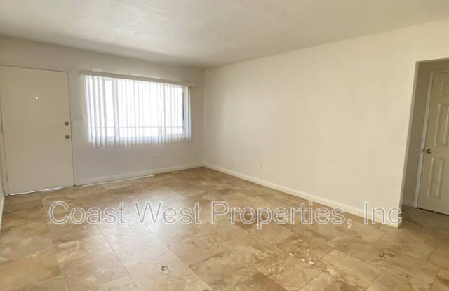 4861 1/2 Naragansett Ave Gallery 1