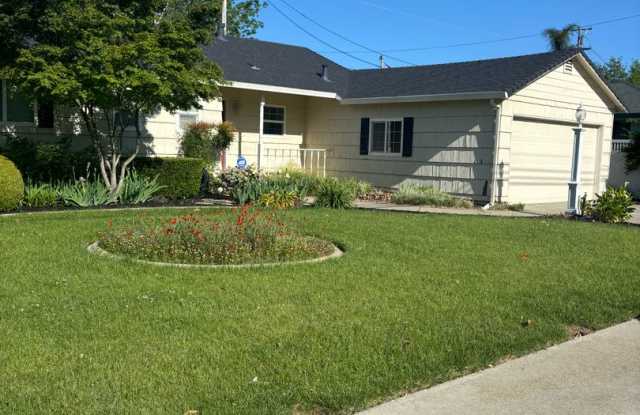 3 B/R 2 BA Charming house COMING SOON! - 1456 Live Oak Boulevard, Yuba City, CA 95991