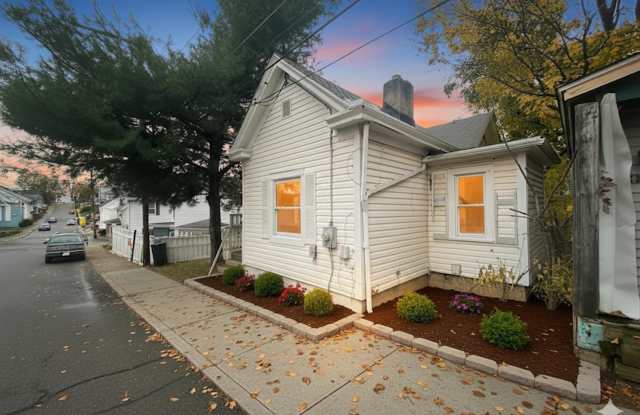 Tired of being a renter and want to own your own home? This is a Lease with Option to Purchase deal (this is NOT a traditional rental). photos photos