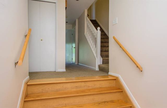 460 Village Oaks Gallery 3