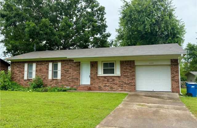 2206 Douglas  ST - 2206 Douglas Street, Bentonville, AR 72712
