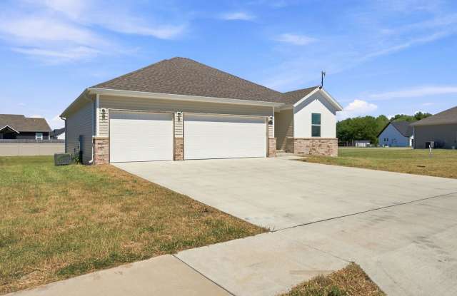 NEWLY BUILT 4 BEDROOM HOME BOLIVAR, MO Gallery 1
