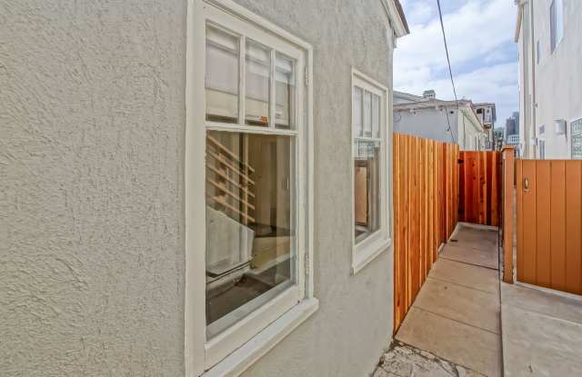 Prime Downtown MB Studio Guesthouse! Bright & Charming Detached Guesthouse w/ Large Private Fenced Patio Space & 1-Car Off-Street Parking in the Heart of Downtown MB! Gallery 4