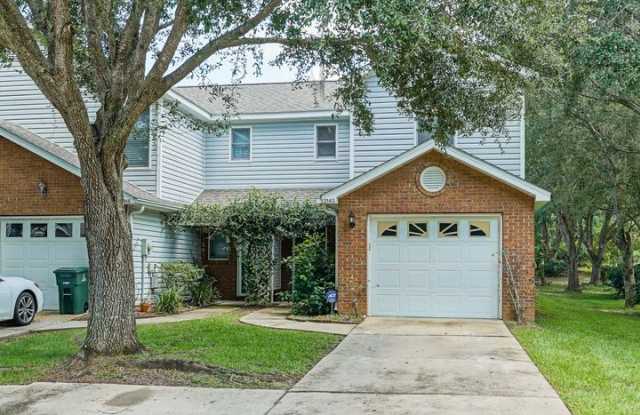 Super cute 3/2 on the North part of town with garage and fenced in yard photos photos