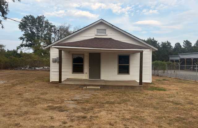 4 Bedroom and 1 Bathroom House Gallery 1