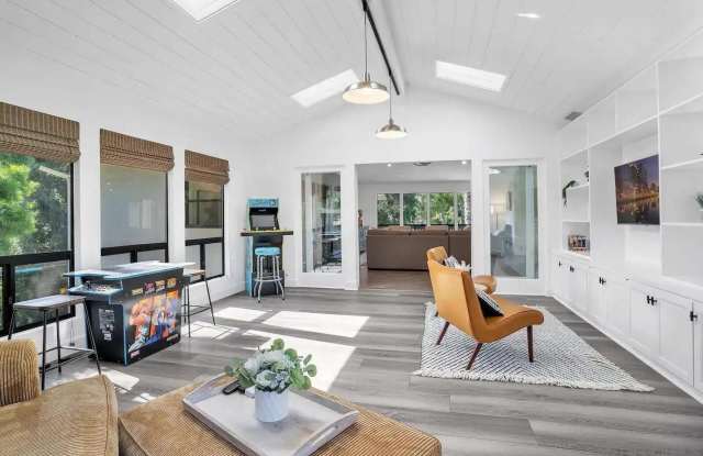 3550 Laketree Dr Gallery 3