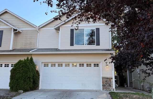 Spacious Vancouver Town Home with Open-Concept Living & Gas Fireplace Gallery 1