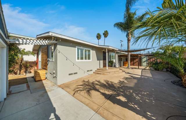Imperial Beach House Stunning  2 bed /1 bath Duplex w Garage, Yard, + A/C photos photos