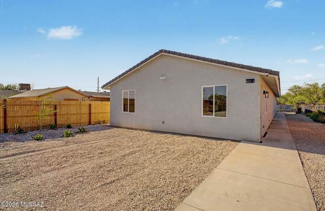 827 E 33rd photos photos