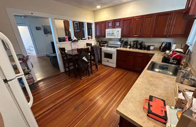 Huge 4 bed near the Red Line in Quincy. photos photos