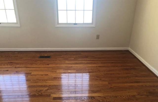 1442 FARMCREST WAY Gallery 2