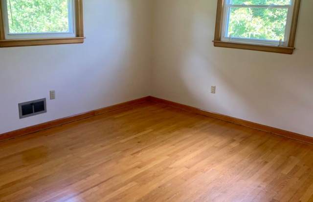 Blacksburg Home with Basement and Off Street Parking Gallery 4